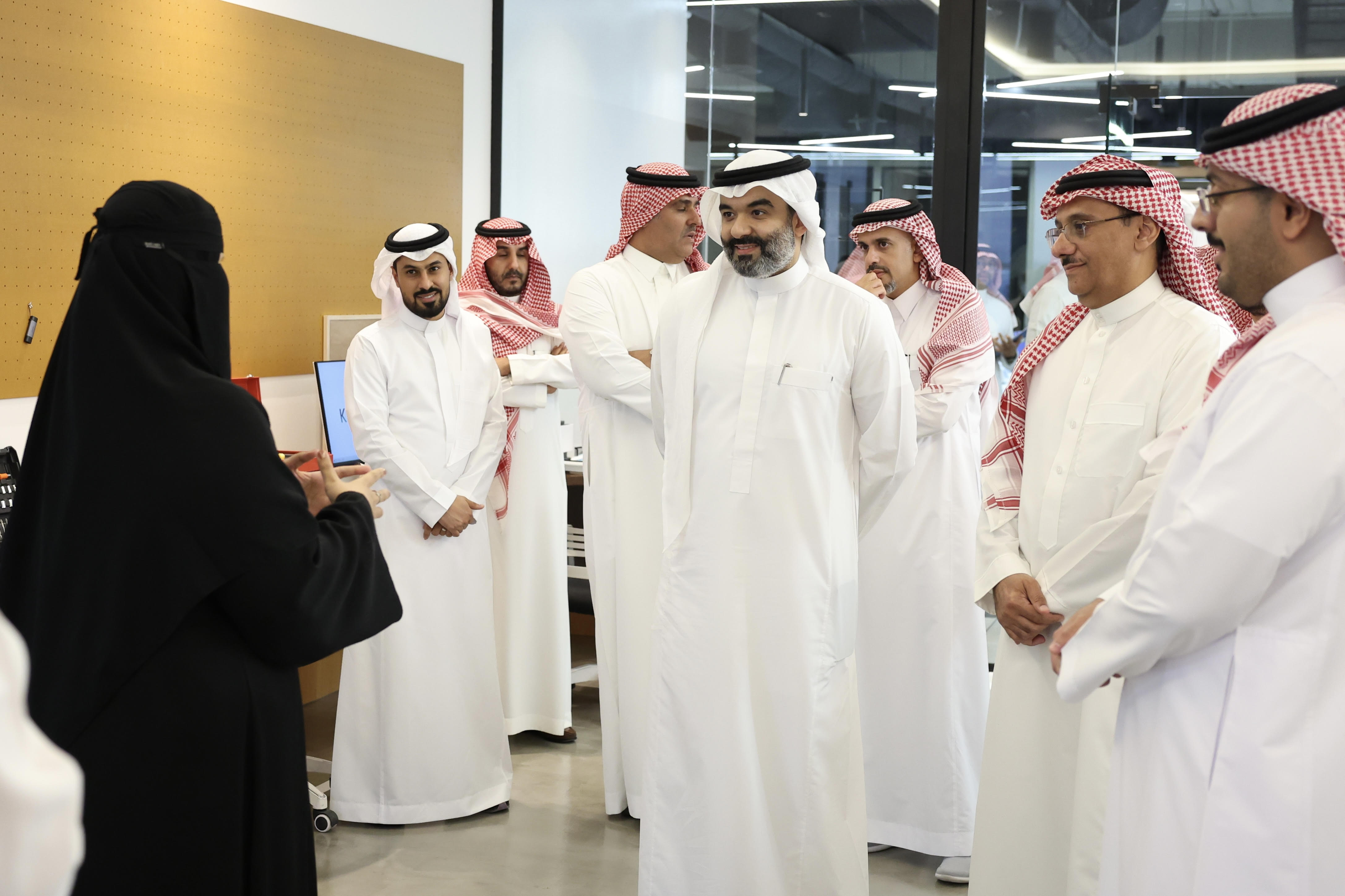 وزير الاتصالات وتقنية المعلومات يُدشِّن " معمل كود جامعة الملك سعود " في الرياض
