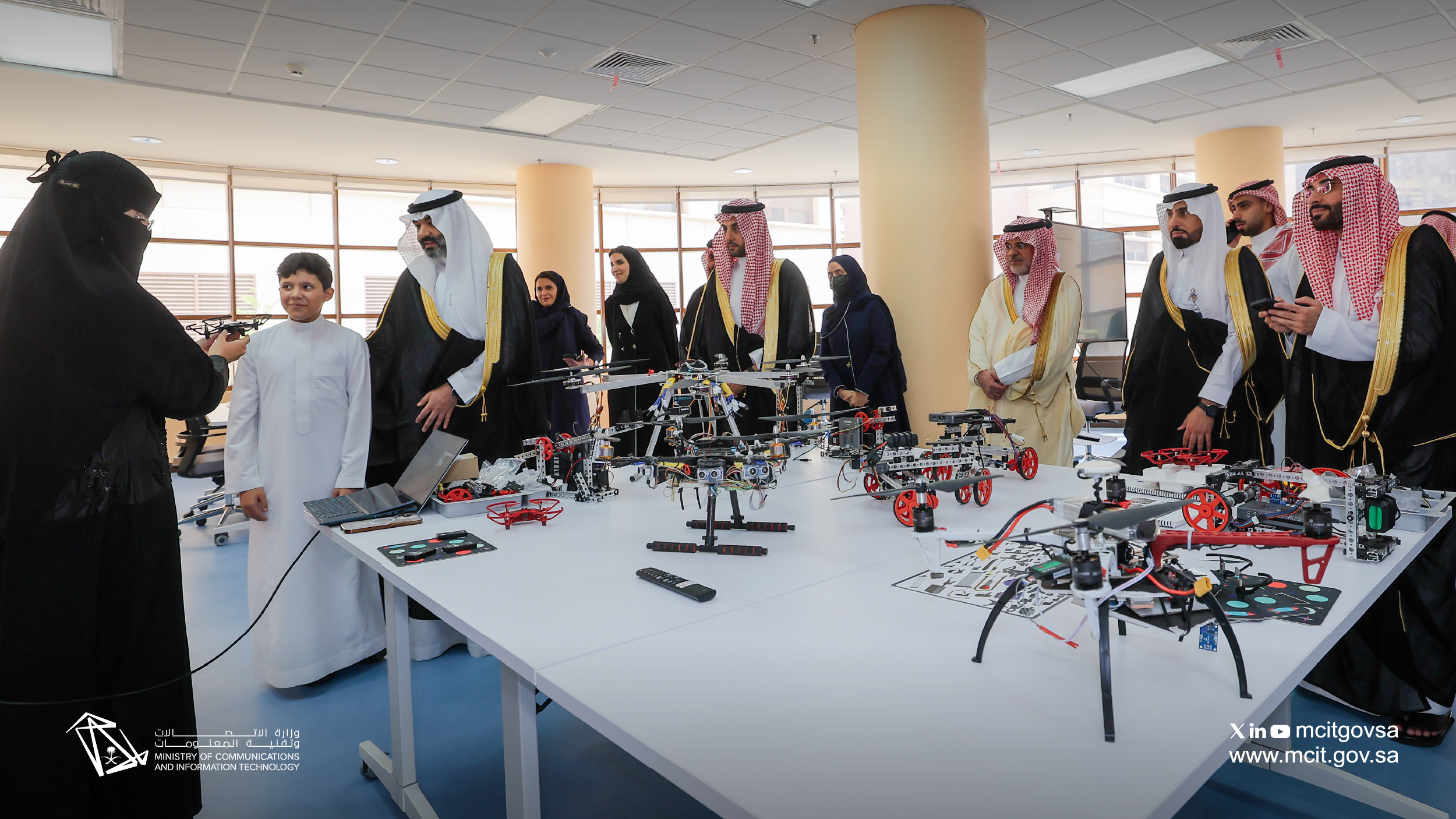 وزير الاتصالات يزور جامعة الملك خالد ويشيد بجهود المبتكرين لدعم اقتصاد عسير الرقمي