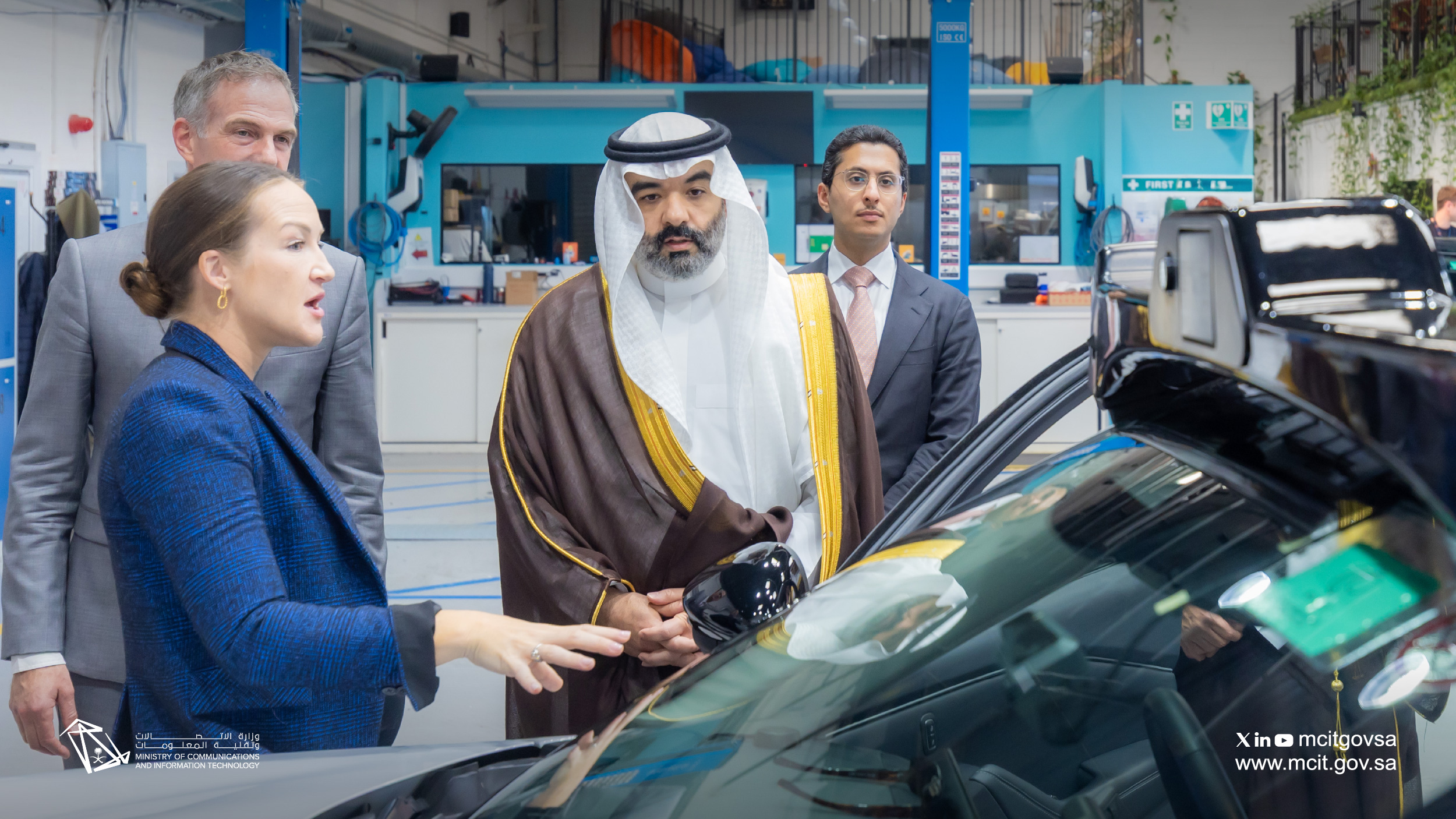 السواحه ووفد منظومة التقنية والابتكار والفضاء يناقشون تعزيز الابتكار والتقنيات المتقدمة والاتصالات الفضائية مع شركات بريطانية