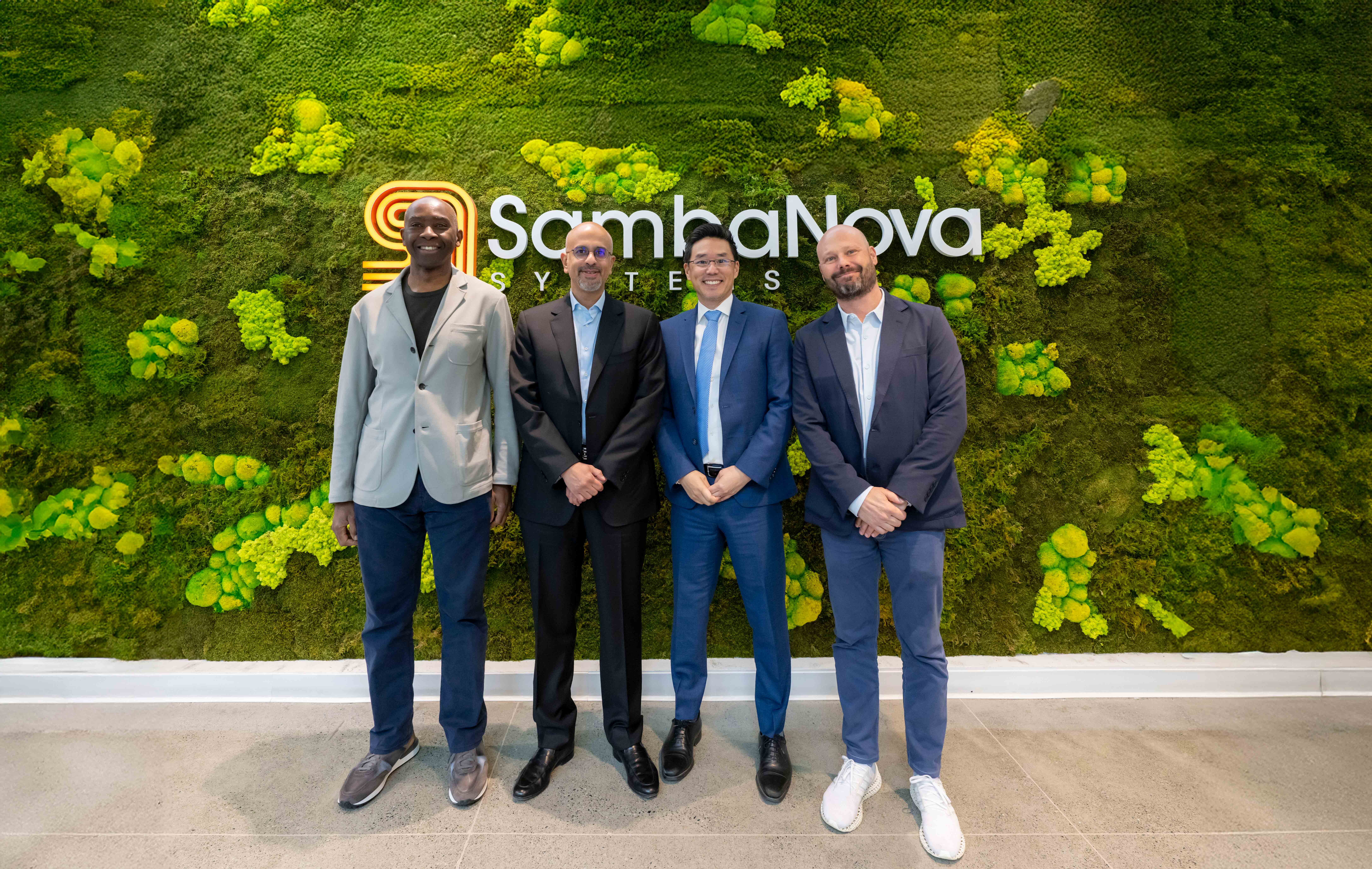 العوهلي يجتمع بالرئيس التنفيذي لشركة SambaNova لتعزيز استثمارات الذكاء الاصطناعي وبناء القدرات الوطنية