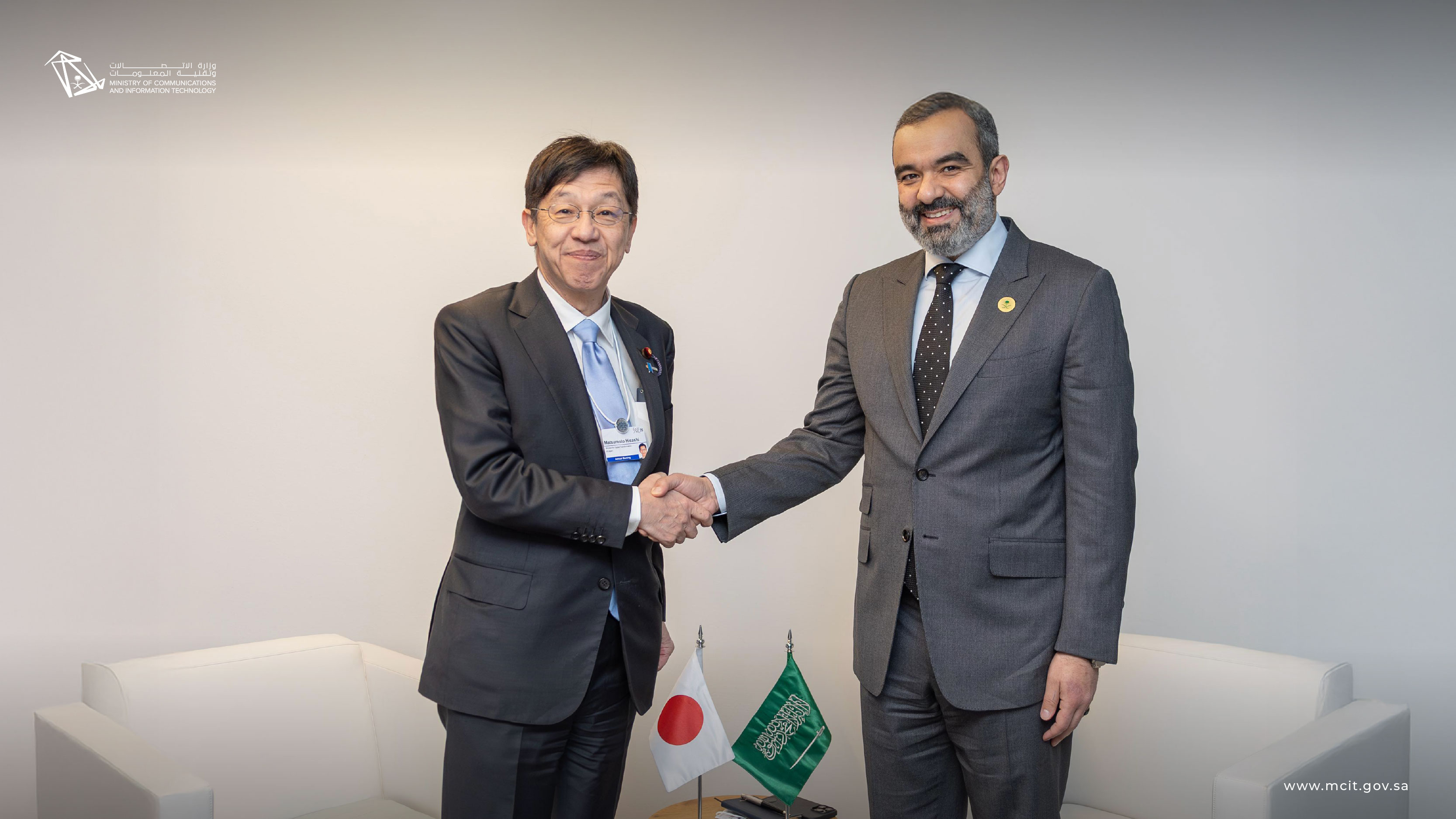 السواحه يناقش مع وزير التحول الرقمي في اليابان توسيع الشراكة في الحكومة الرقمية والذكاء الاصطناعي
