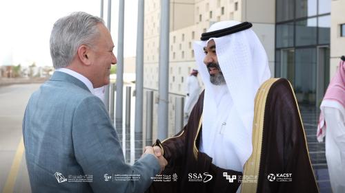 وزير الاتصالات يجتمع مع كبير مستشاري البيت الأبيض للذكاء الاصطناعي