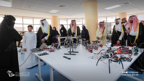 وزير الاتصالات يزور جامعة الملك خالد ويشيد بجهود المبتكرين لدعم اقتصاد عسير الرقمي