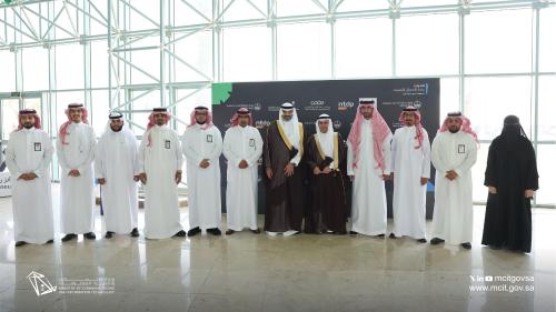 وزير الاتصالات يزور جامعة الحدود الشمالية ويشيد بابتكارات الباحثين والطلاب