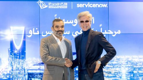 السواحه يجتمع برئيس شركة ServiceNow لتعزيز حلول أعمال الشركات المدعومة بالذكاء الاصطناعي في المملكة