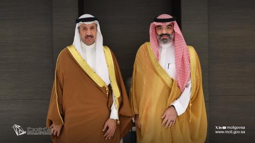 السواحه يجتمع بوزير المواصلات والاتصالات البحريني لتعزيز التكامل التقني بين البلدين