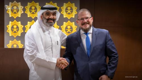 وزير الاتصالات وتقنية المعلومات يناقش مع رئيس 