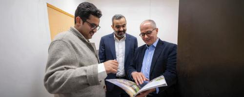بحضور السواحه.. الطلاب السعوديون في جامعة كاليفورنيا بيركلي يحتفون بالبروفيسور عمر ياغي