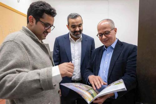 بحضور السواحه.. الطلاب السعوديون في جامعة كاليفورنيا بيركلي يحتفون بالبروفيسور عمر ياغي