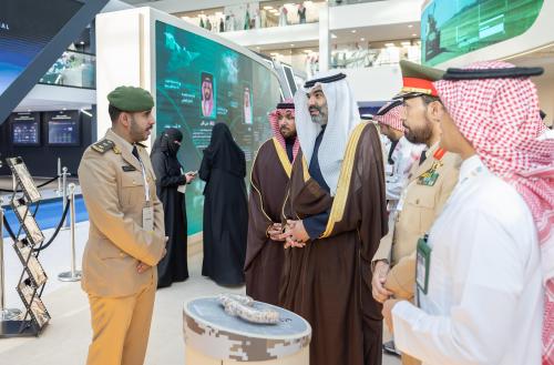 Communications Minister Visits Ministry of Interior Pavilion at World Defense Show