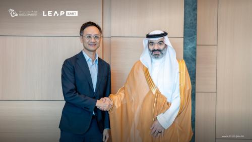 وزير الاتصالات وتقنية المعلومات يجتمع في هونغ كونغ مع كبرى الشركات العالمية لتعزيز الشراكات