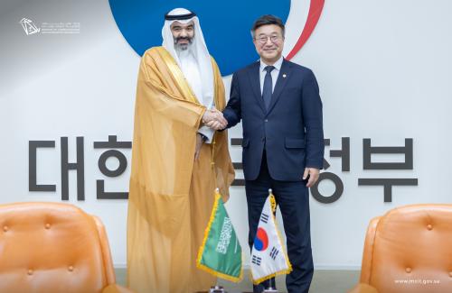 Communications Minister Holds Tech, AI Partnership Talks in Korea